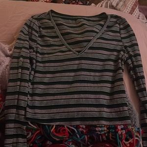 Long sleeve cropped green shirt